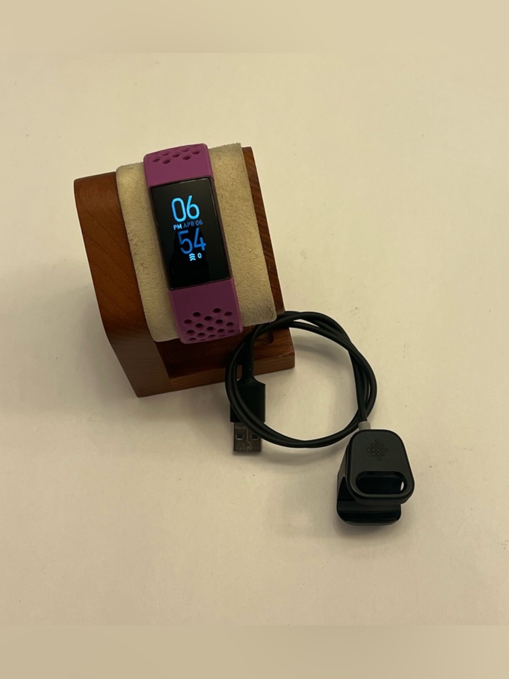 Fitbit Charge 4 (purple/purple, Charger included, new band)